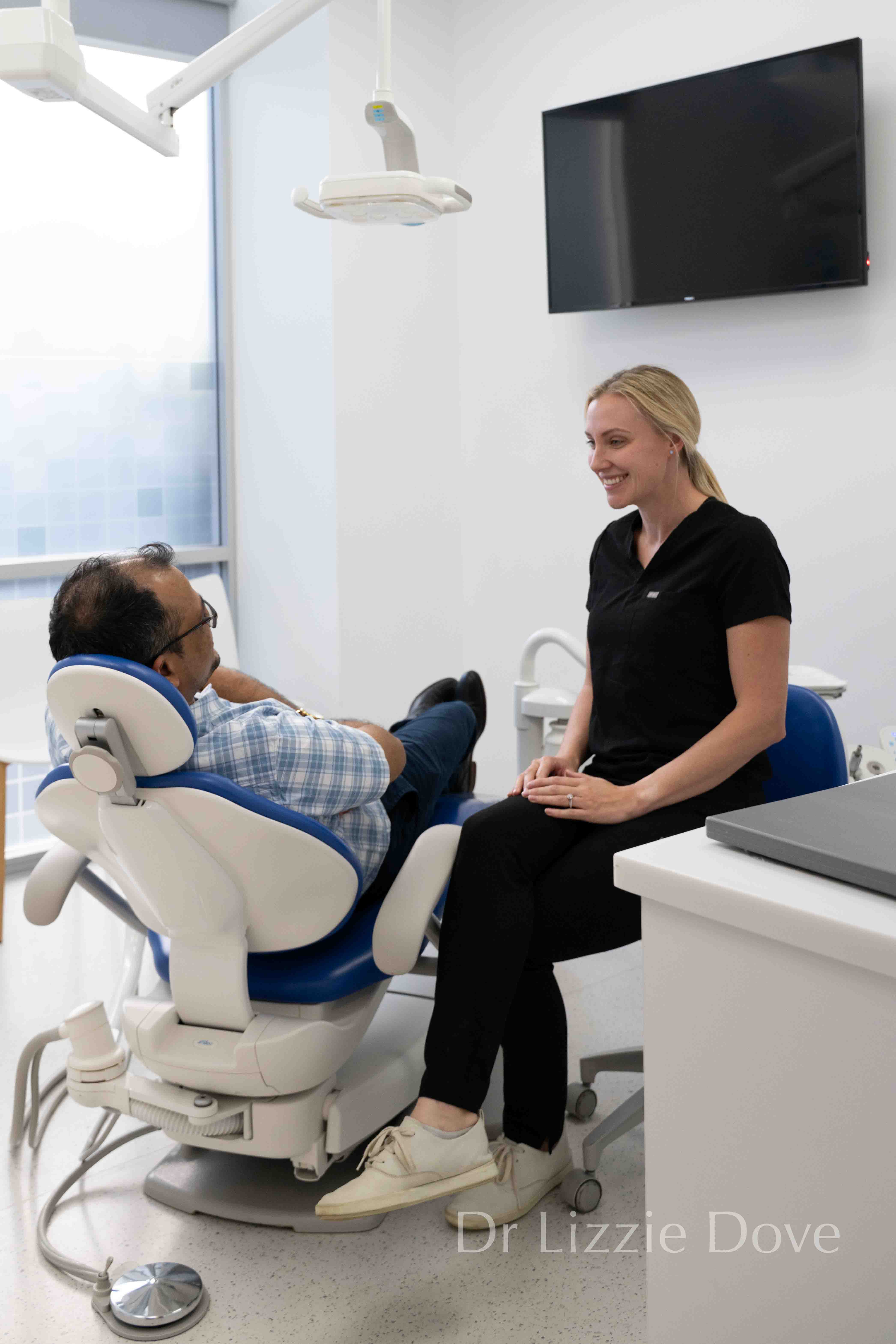 Dr Lizzie Dove consulting with patient at Helensvale